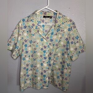 Vintage Tapestry women’s button up shirt.‎ SZ XL. Made in USA. Grannycore floral
